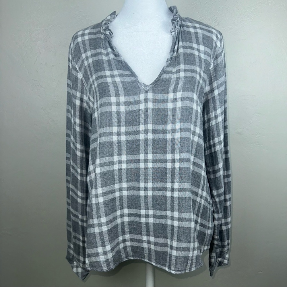 Anthropologie // Cloth & Stone Women’s Gray/White V Neck Plaid Top Sz S